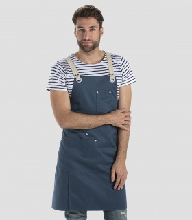 Delantal con peto con bolsillos en color azul petróleo