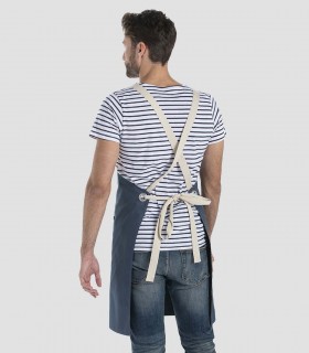 Delantal con peto con bolsillos en color azul petróleo