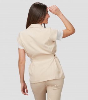 Casaca mujer Cuello Smoking Meli Beige para peluquería y estética