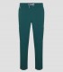 Pantalón sanitario unisex Atlas color Verde jungla con tejido stretch reciclado y ocho bolsillos funcionales